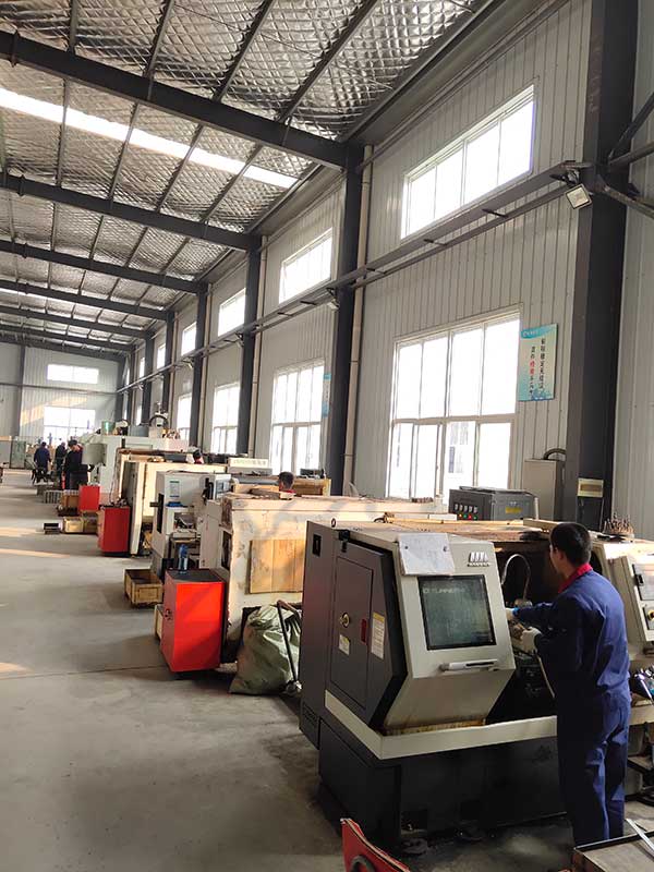 聚氨酯保溫發(fā)泡機(jī)(圖2) 聚氨酯保溫發(fā)泡機(jī)配件采用數(shù)控機(jī)批量加工