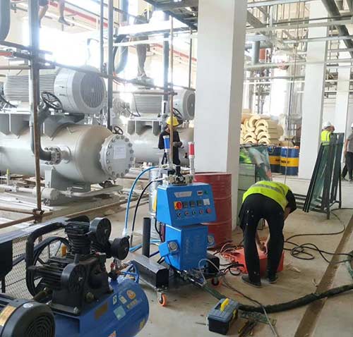 澆注聚氨酯設(shè)備 河北聚氨酯噴涂機(圖2) Q2600D瓦殼管殼澆注聚氨酯設(shè)備