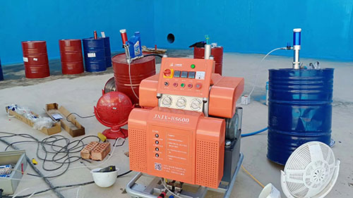 滲濾液收集池防腐聚脲涂料噴涂機(jī)(圖1) 滲濾液收集池防腐聚脲涂料噴涂機(jī)H5600型