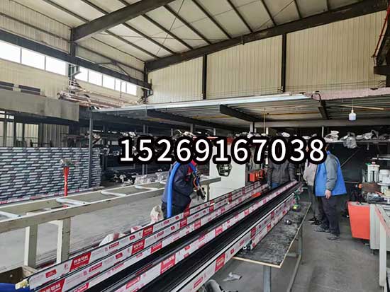 斷橋鋁型材腔體填充聚氨酯發(fā)泡機(圖5) T40D中間打孔的鋁型材發(fā)泡設(shè)備案例